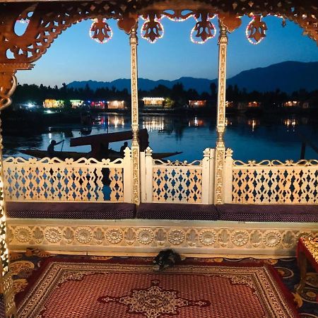 Hotel Houseboat Altaf And Transportation Srīnagar Exterior foto