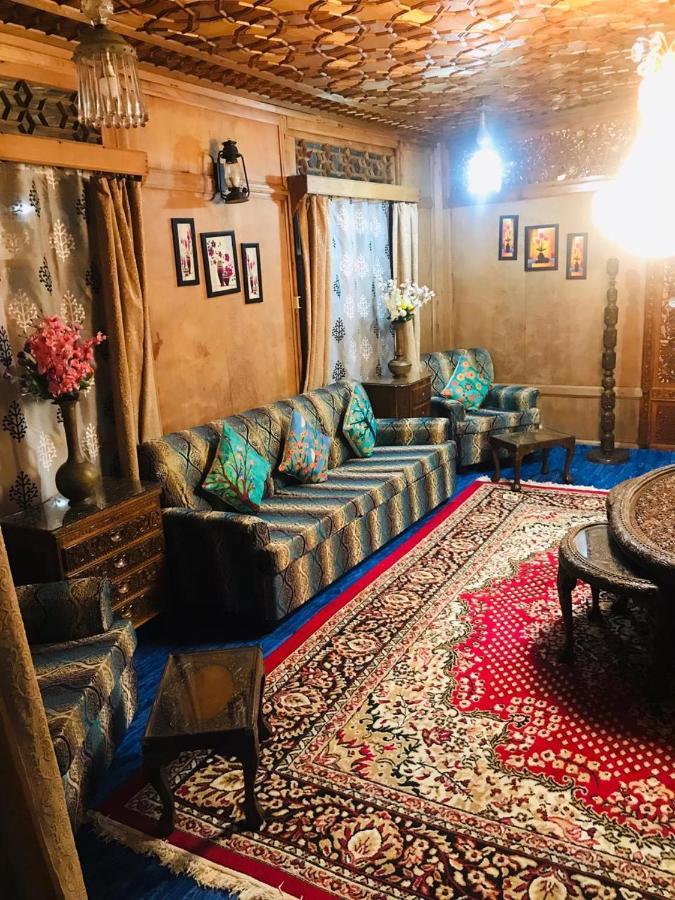 Hotel Houseboat Altaf And Transportation Srīnagar Exterior foto