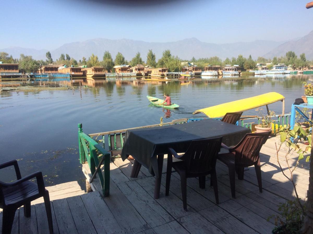 Hotel Houseboat Altaf And Transportation Srīnagar Exterior foto