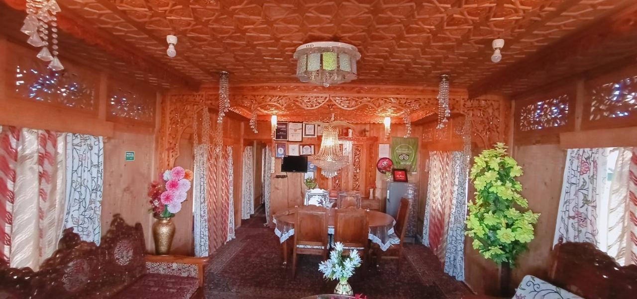 Hotel Houseboat Altaf And Transportation Srīnagar Exterior foto