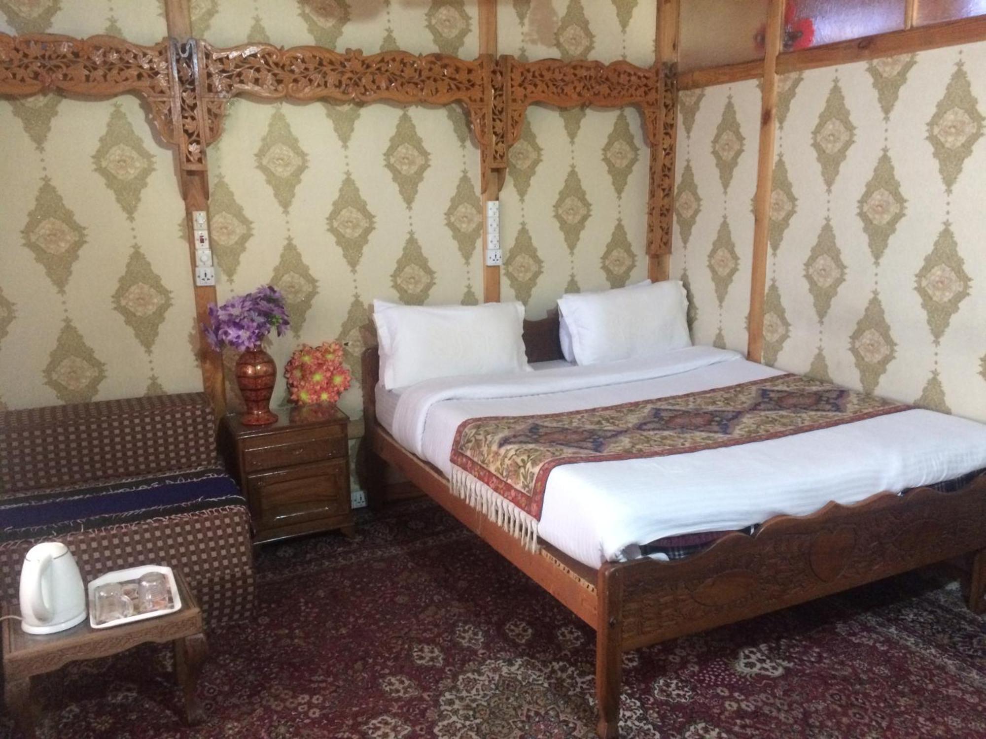 Hotel Houseboat Altaf And Transportation Srīnagar Exterior foto
