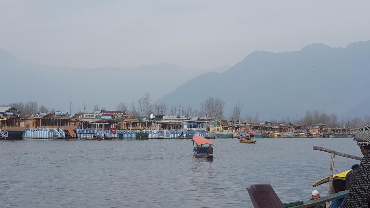 Hotel Houseboat Altaf And Transportation Srīnagar Exterior foto
